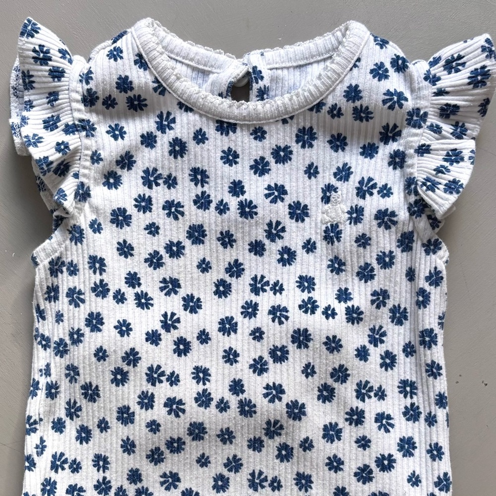 GAP BABY Ribbed Dainty Floral Keyhole Button Ruffle Flutter Sleeve Bodysuit - Picture 2 of 11